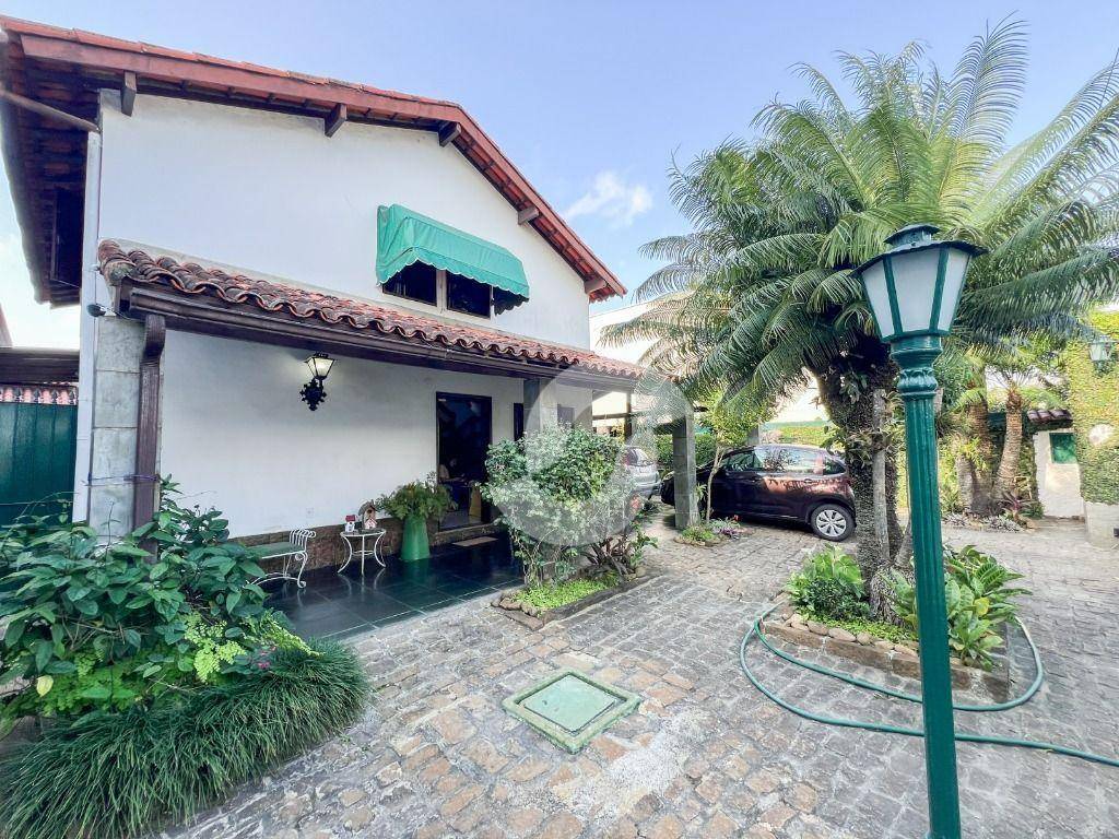 Casa à venda com 4 quartos, 243m² - Mata Paca,Niterói