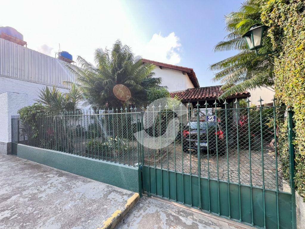Casa à venda com 4 quartos, 243m² - Mata Paca,Niterói