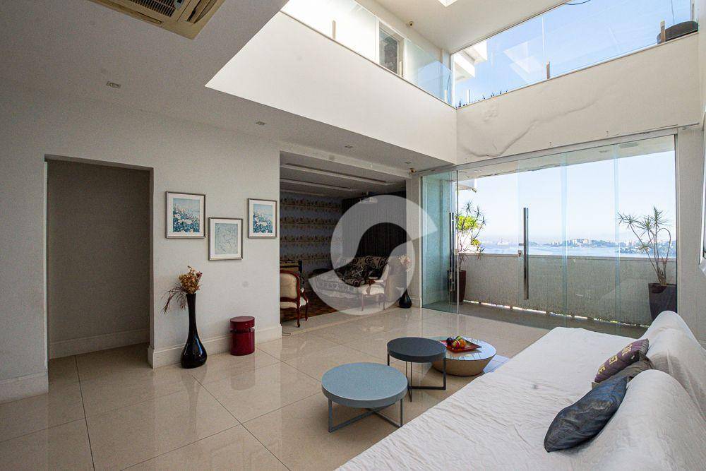 Casa à venda com 4 quartos, 490m² - Charitas,Niterói