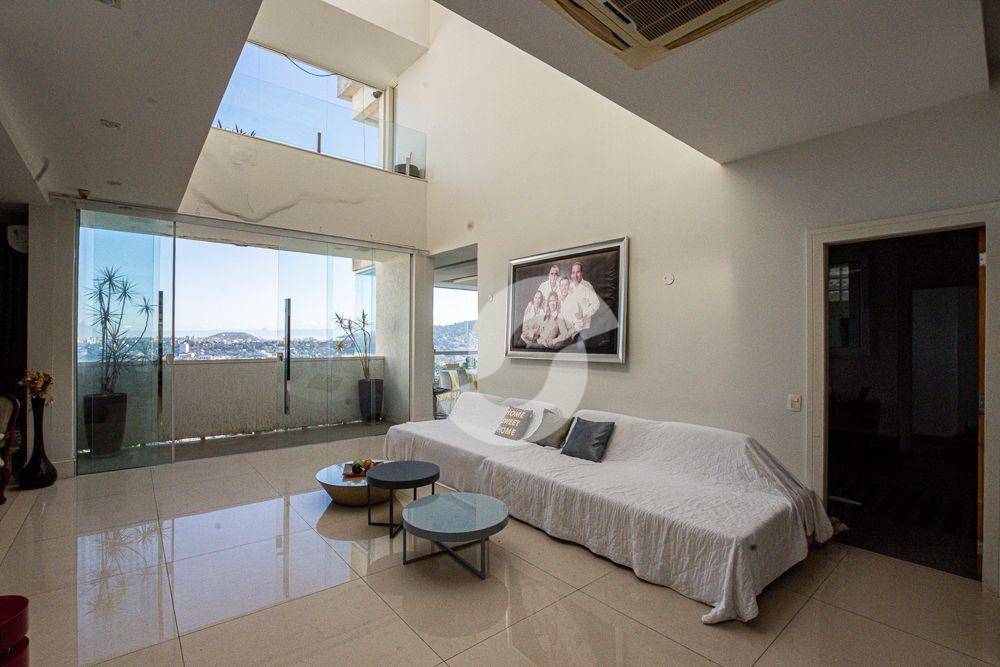 Casa à venda com 4 quartos, 490m² - Charitas,Niterói