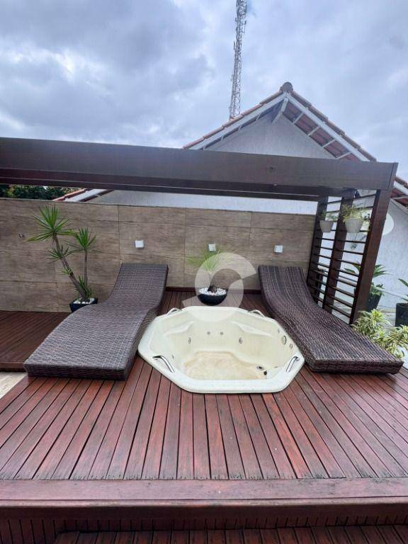 Casa à venda com 4 quartos, 271m² - Itaipu,Niterói