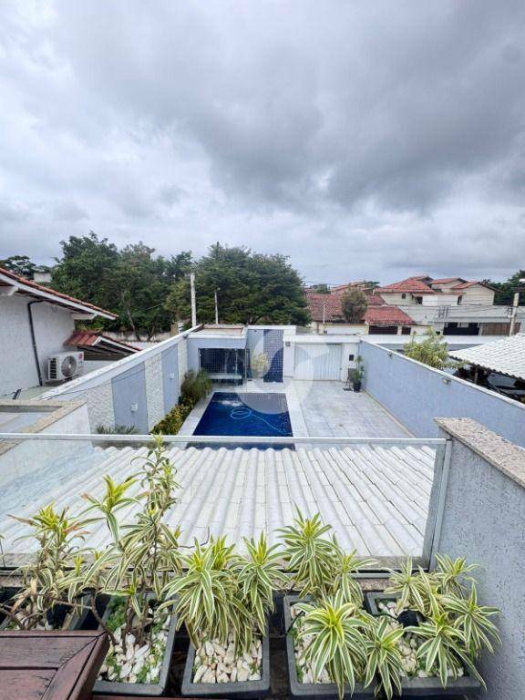 Casa à venda com 4 quartos, 271m² - Itaipu,Niterói