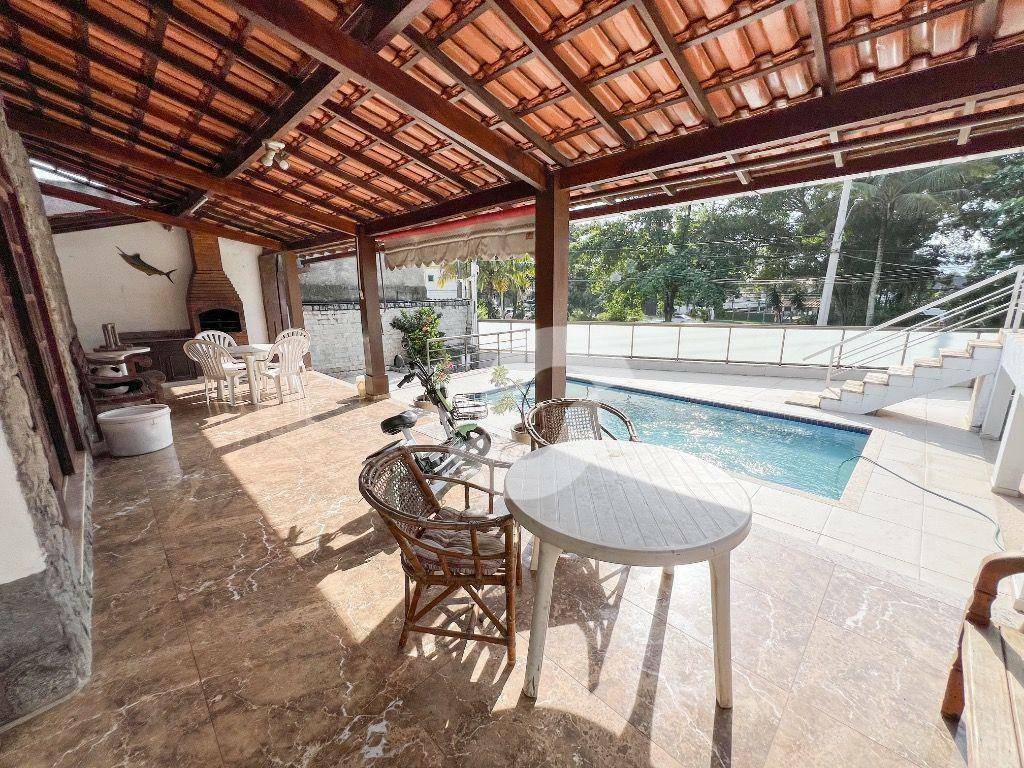 Casa à venda com 3 quartos, 273m² - Itaipu,Niterói