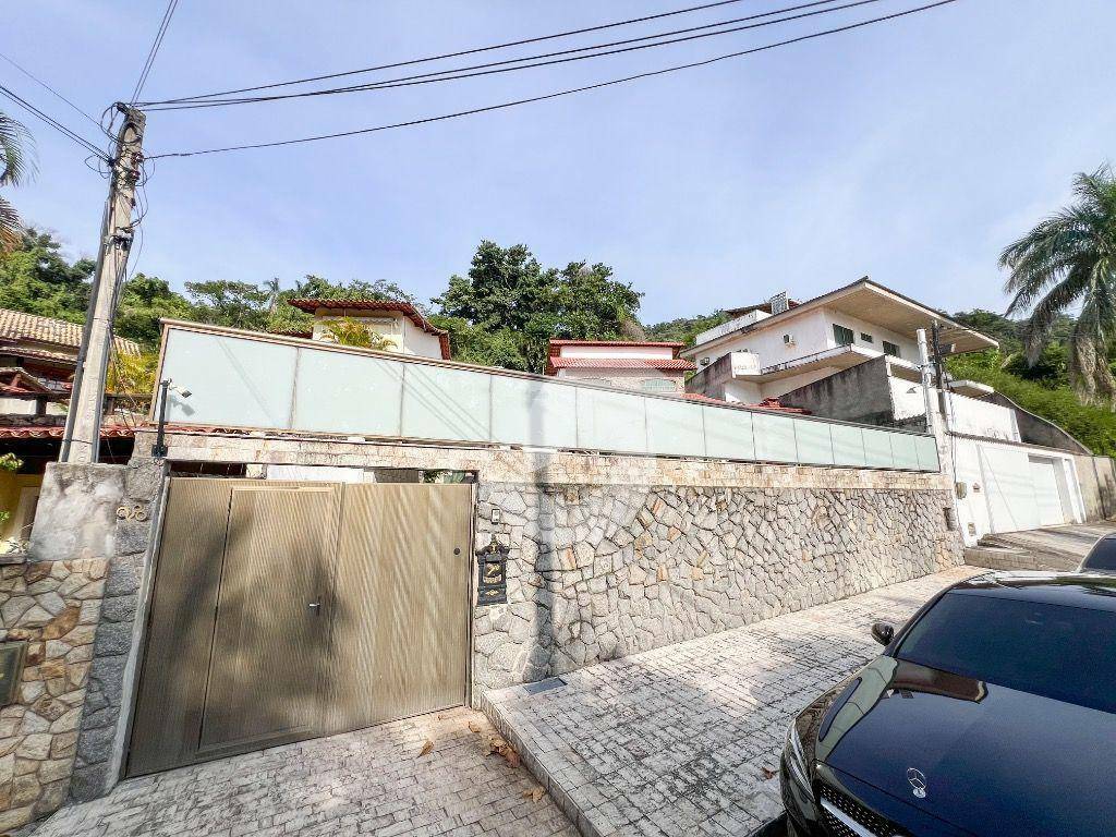 Casa à venda com 3 quartos, 273m² - Itaipu,Niterói
