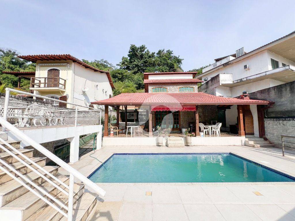  - Casa com 3 dormitórios à venda, 273 m² por R$ 1.000.000,00 - Itaipu - Niterói/RJ