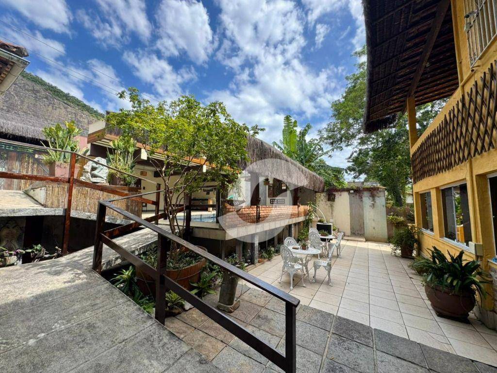 Casa à venda com 10 quartos, 285m² - Itacoatiara,Niterói