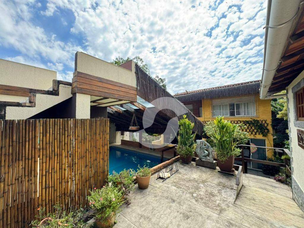 Casa à venda com 10 quartos, 285m² - Itacoatiara,Niterói