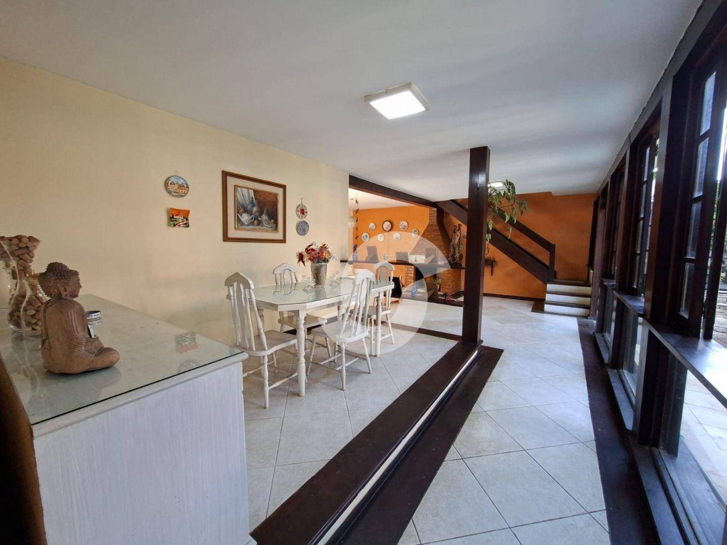  - Casa com 4 quartos à venda, 254 m² por R$ 999.000 - Itaipu - Niterói/RJ