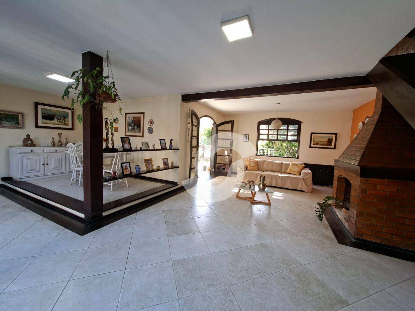 Casa à venda com 4 quartos, 254m² - Itaipu,Niterói