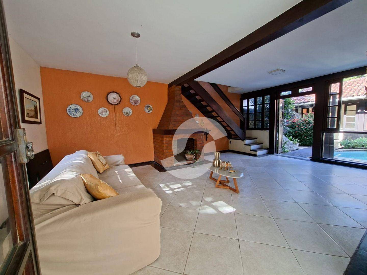 Casa à venda com 4 quartos, 254m² - Itaipu,Niterói