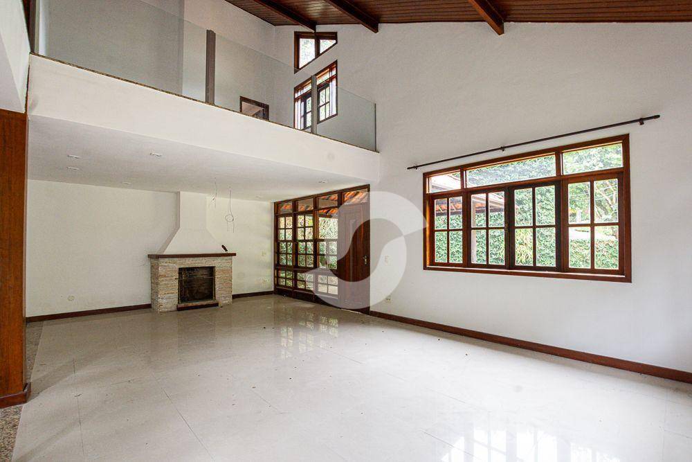 Casa à venda com 4 quartos, 270m² - Pendotiba,Niterói