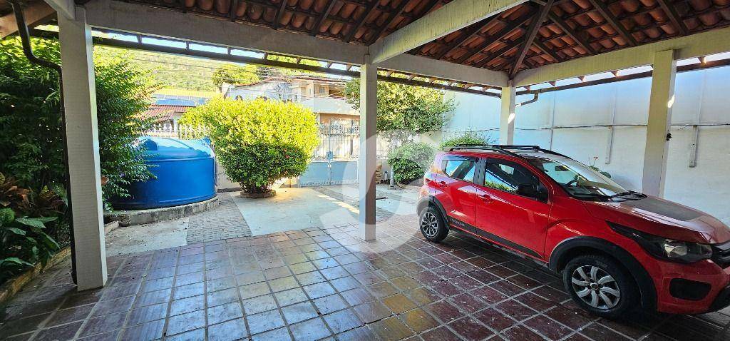 Casa à venda com 4 quartos, 297m² - São Francisco,Niterói