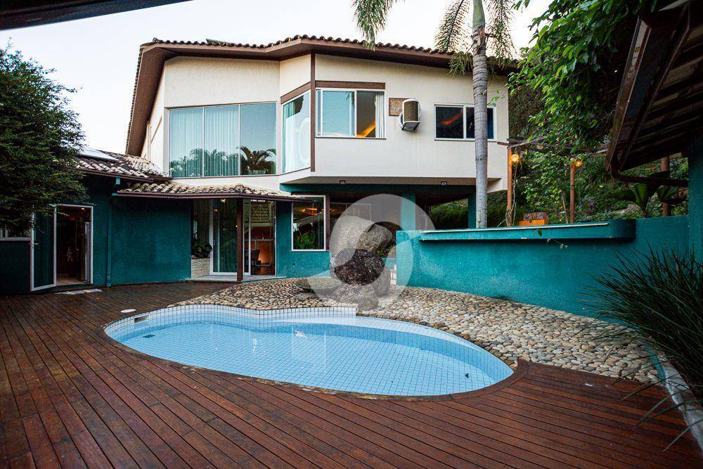 Casa à venda com 3 quartos, 300m² - Piratininga,Niterói