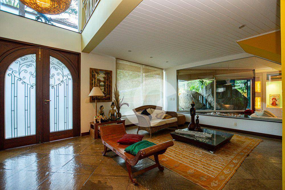 Casa à venda com 3 quartos, 300m² - Piratininga,Niterói