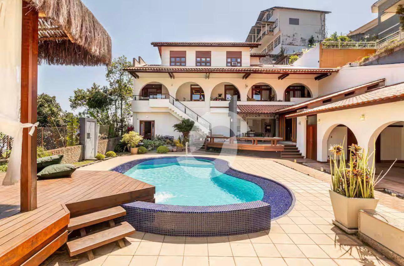Casa à venda com 5 quartos, 525m² - São Francisco,Niterói