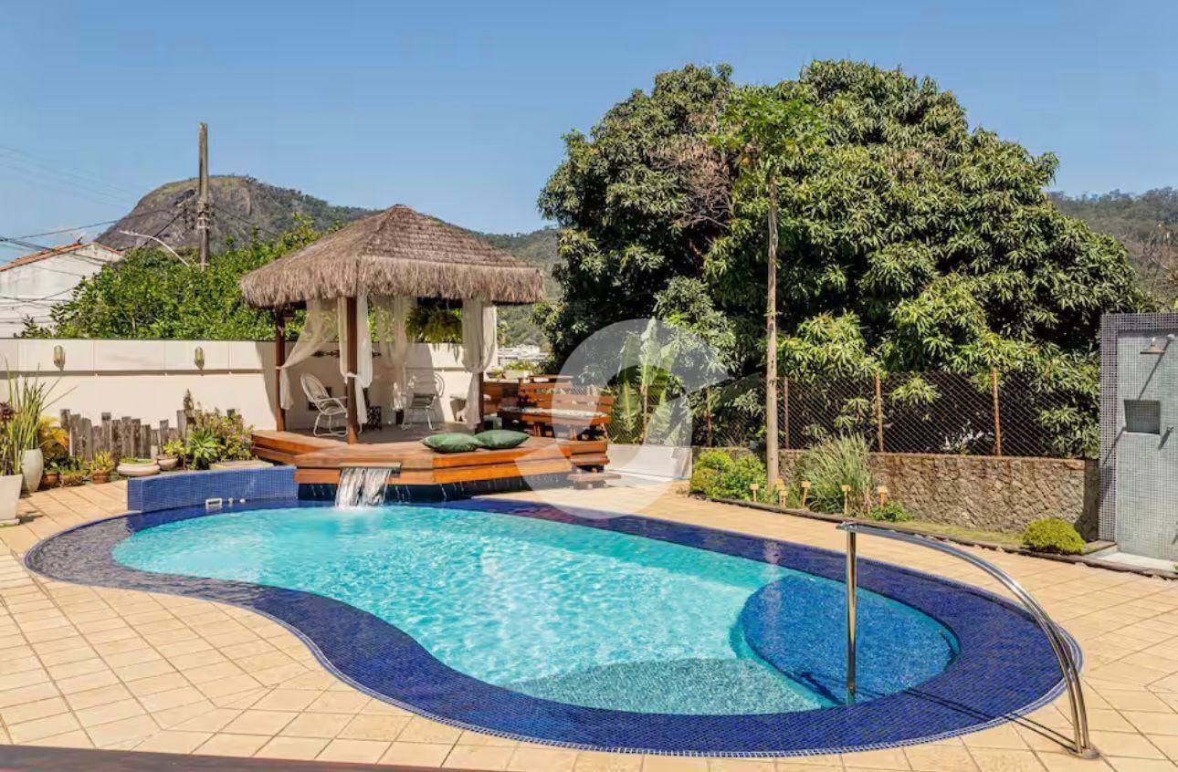 Casa à venda com 5 quartos, 525m² - São Francisco,Niterói