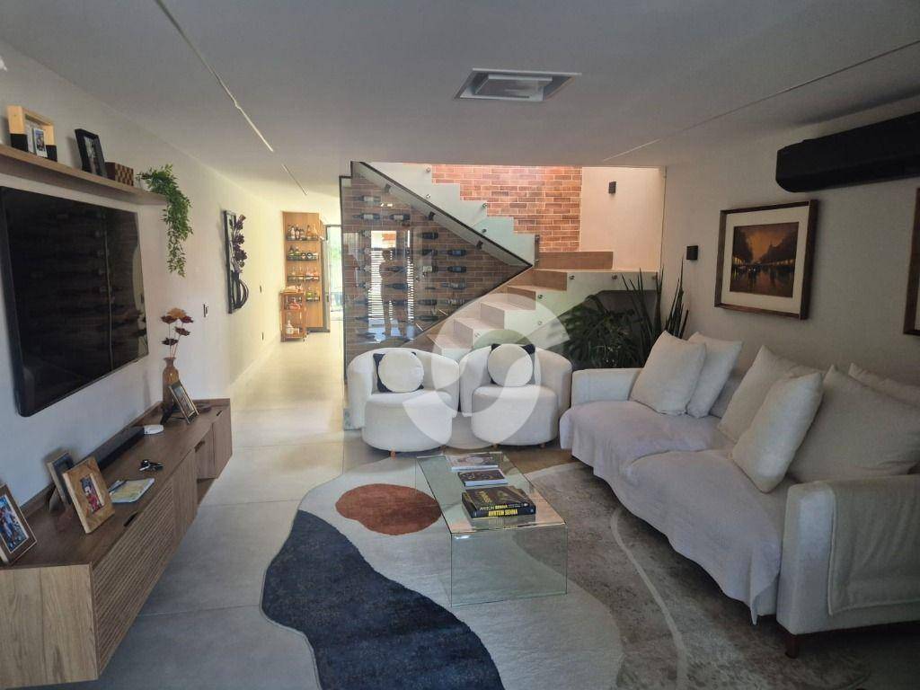 Casa à venda com 4 quartos, 196m² - Piratininga,Niterói