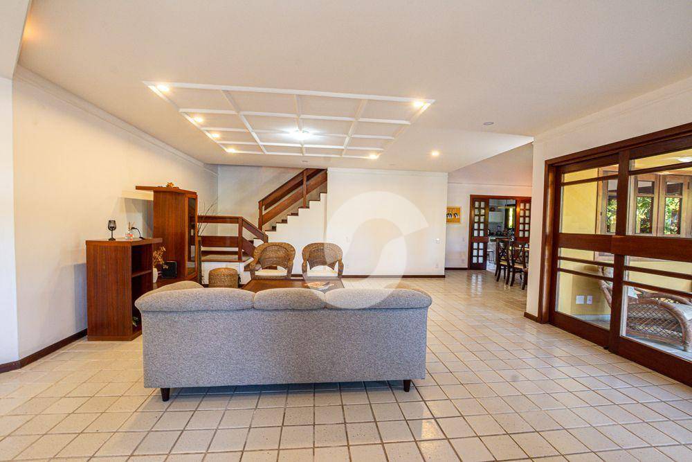 Casa à venda com 4 quartos, 344m² - Piratininga,Niterói