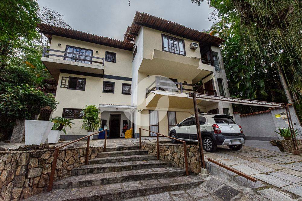 Casa à venda com 5 quartos, 274m² - Itaipu,Niterói