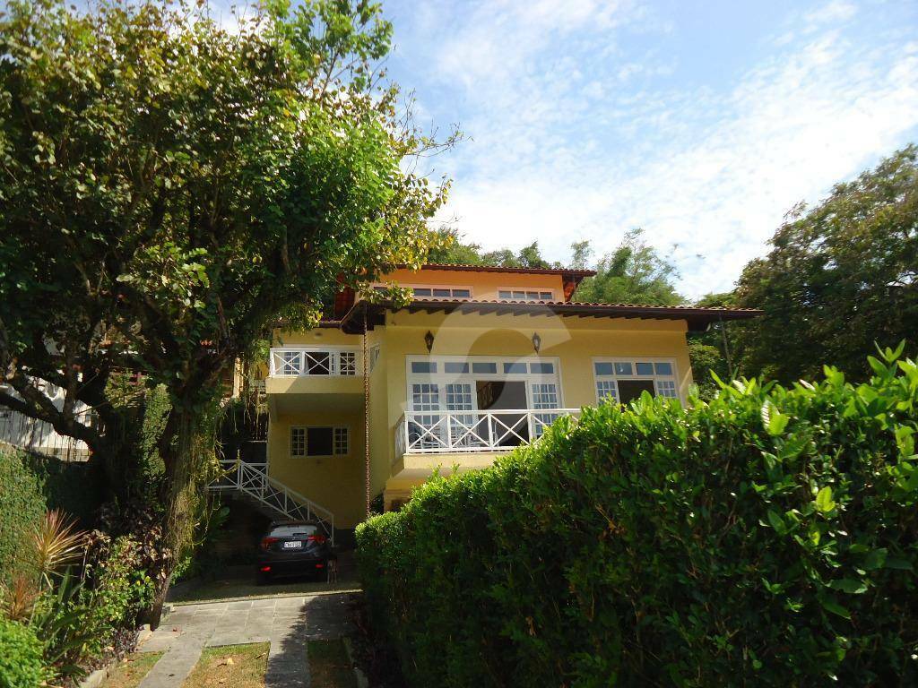 Casa à venda com 5 quartos, 600m² - Pendotiba,Niterói