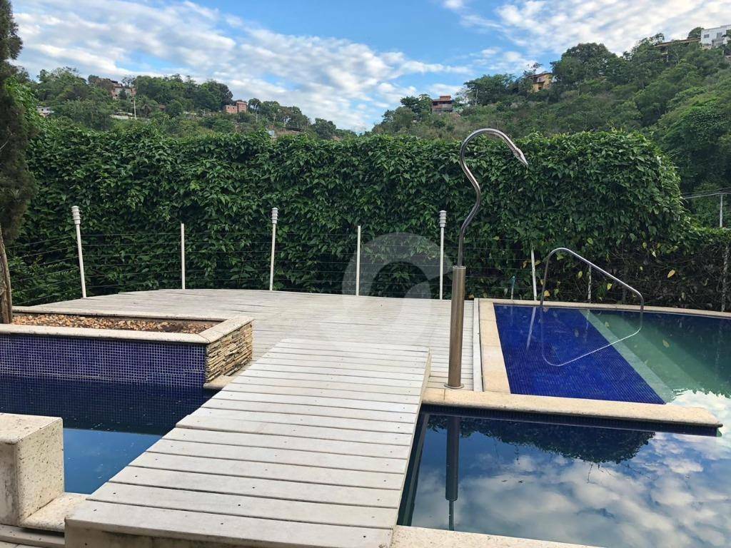 Casa à venda com 3 quartos, 220m² - Pendotiba,Niterói