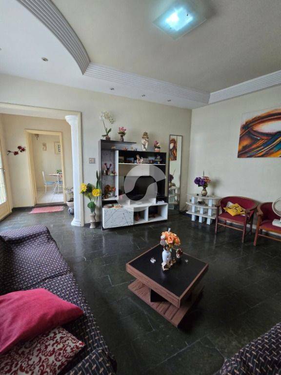 Casa à venda com 3 quartos, 190m² - Santa Rosa,Niterói