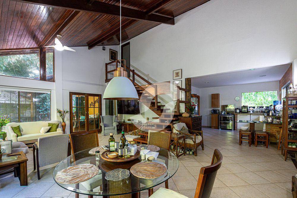 Casa à venda com 3 quartos, 270m² - Serra Grande,Niterói