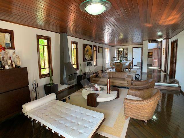 Casa à venda com 4 quartos, 832m² - Pendotiba,Niterói