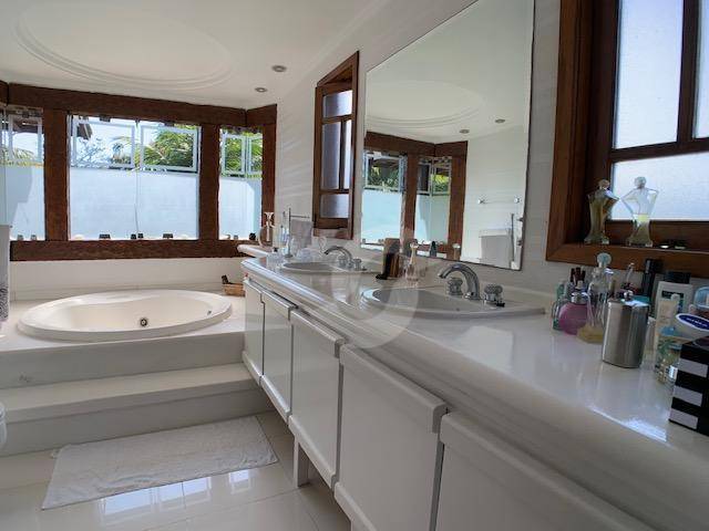 Casa à venda com 4 quartos, 832m² - Pendotiba,Niterói
