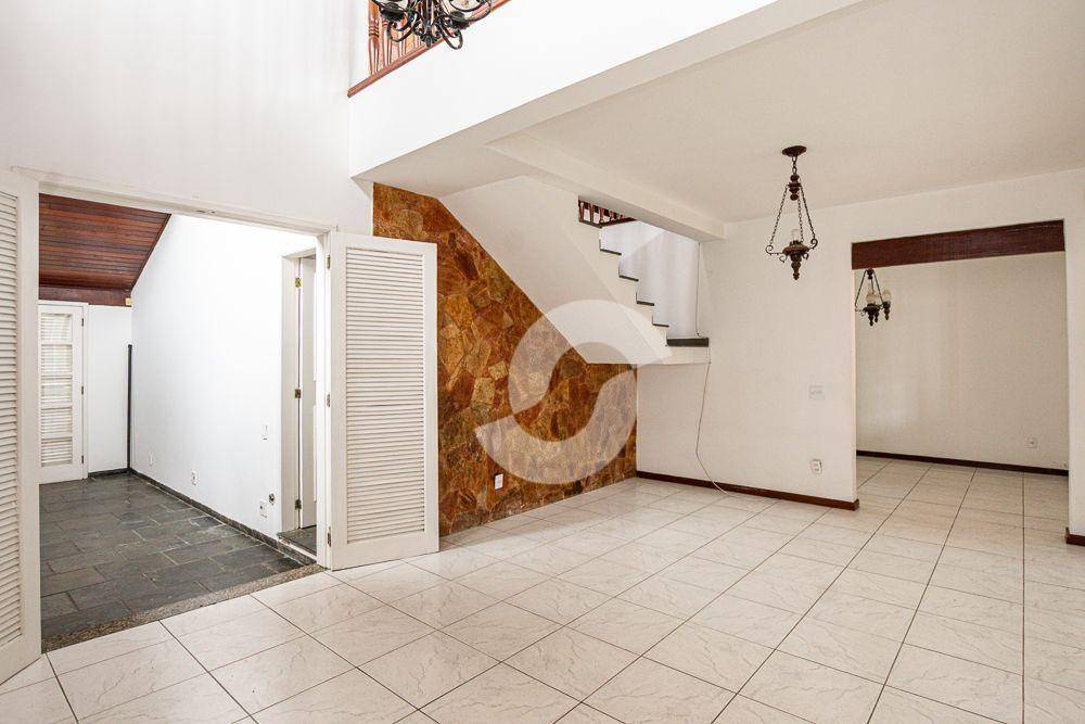 Casa à venda com 4 quartos, 359m² - Itaipu,Niterói