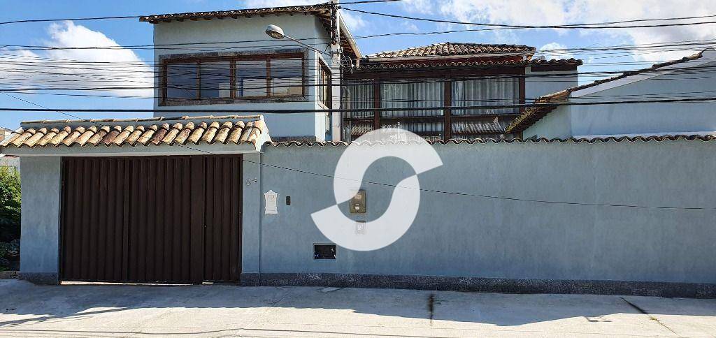 Casa à venda com 7 quartos, 399m² - Piratininga,Niterói