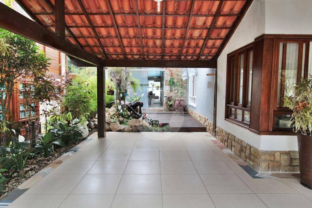 Casa à venda com 4 quartos, 300m² - Pendotiba,Niterói