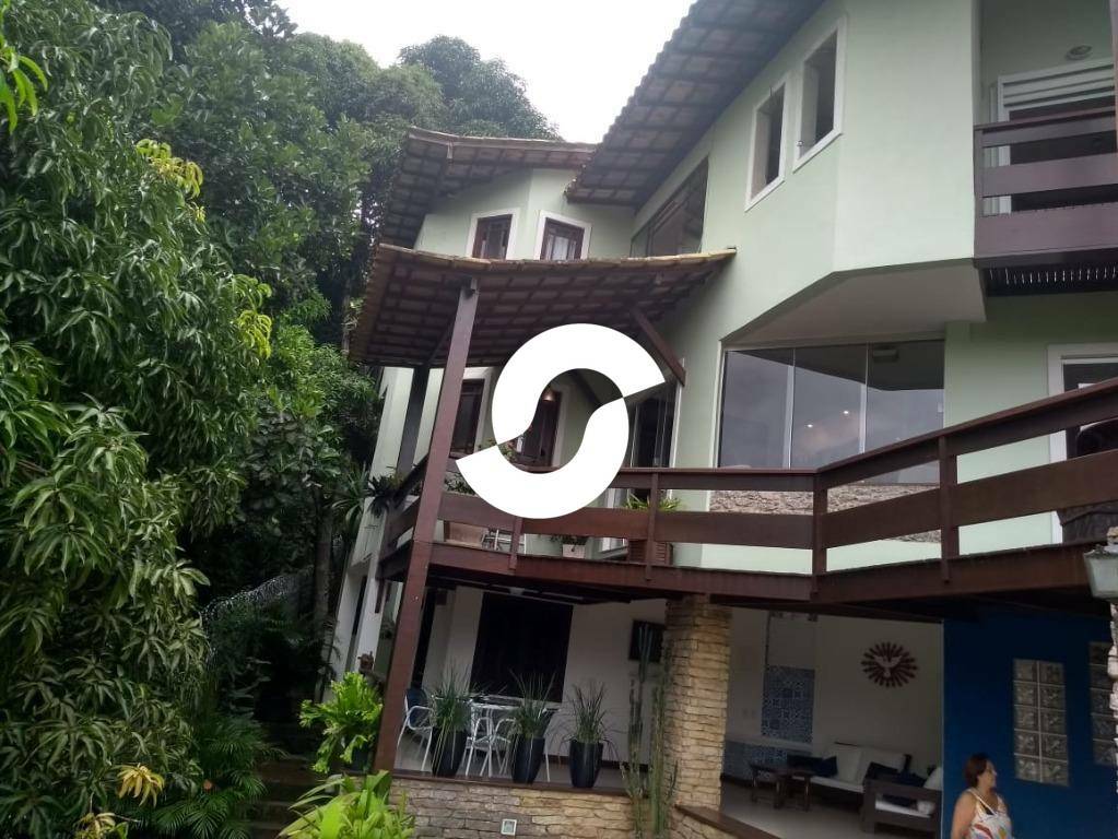 Casa à venda com 4 quartos, 450m² - Itaipu,Niterói