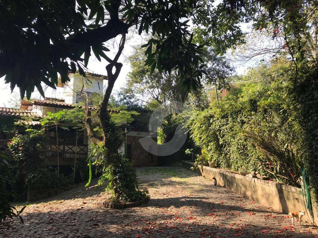 Casa à venda com 3 quartos, 500m² - Pendotiba,Niterói