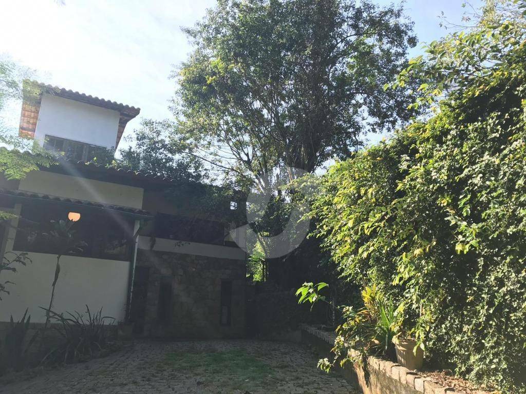 Casa à venda com 3 quartos, 500m² - Pendotiba,Niterói