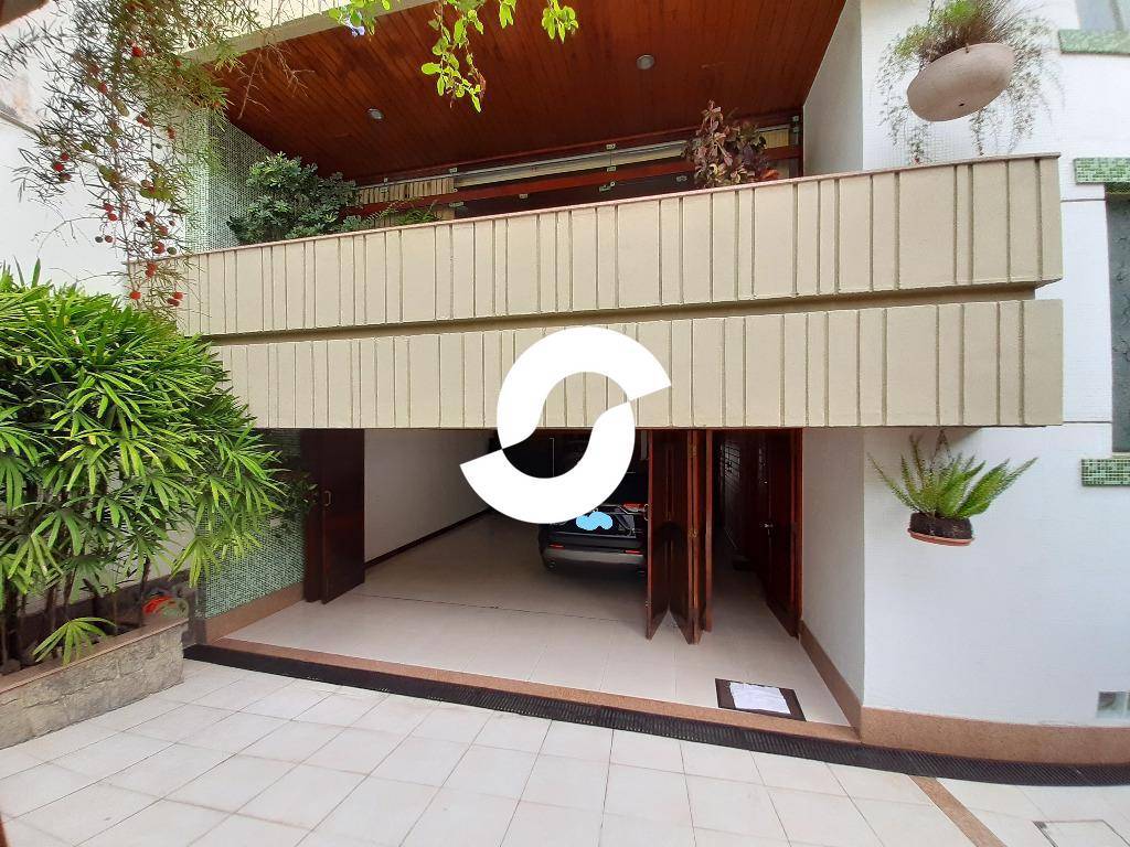  - Casa de 700m² com 4 dormitórios na praia de Boa Viagem - Niterói/RJ