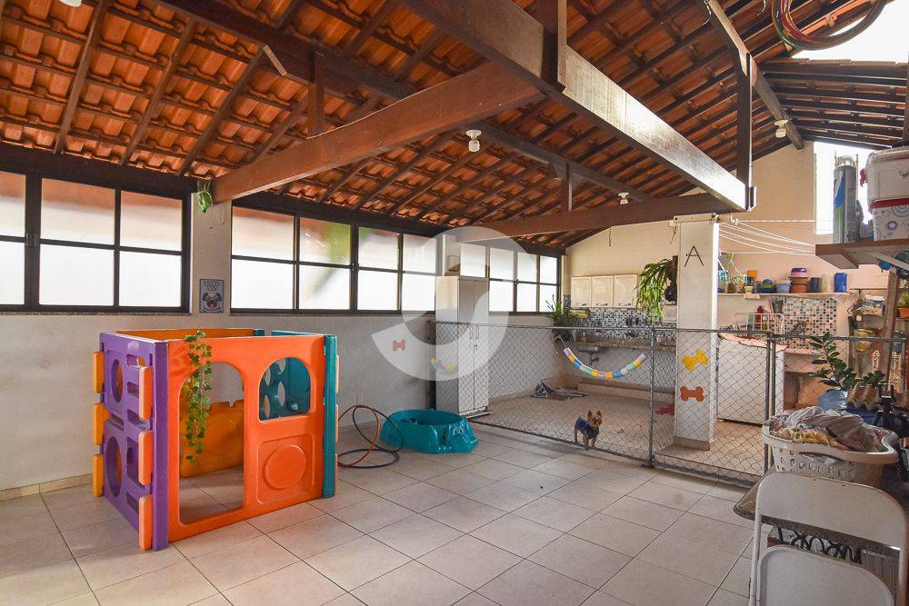 Casa à venda com 5 quartos, 258m² - Santa Rosa,Niterói
