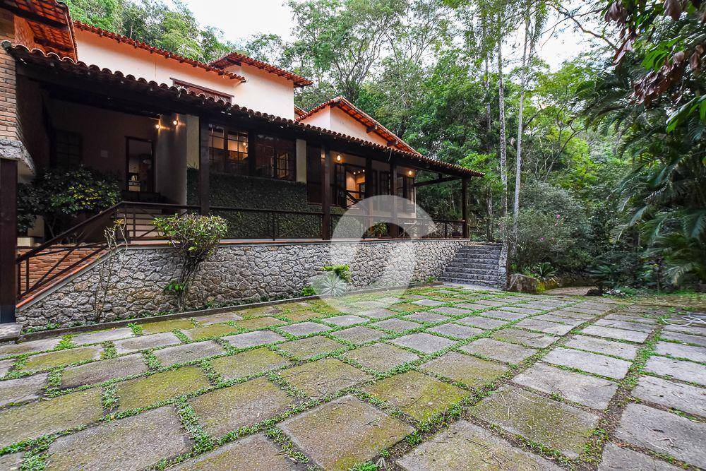 Casa à venda com 4 quartos, 579m² - Pendotiba,Niterói