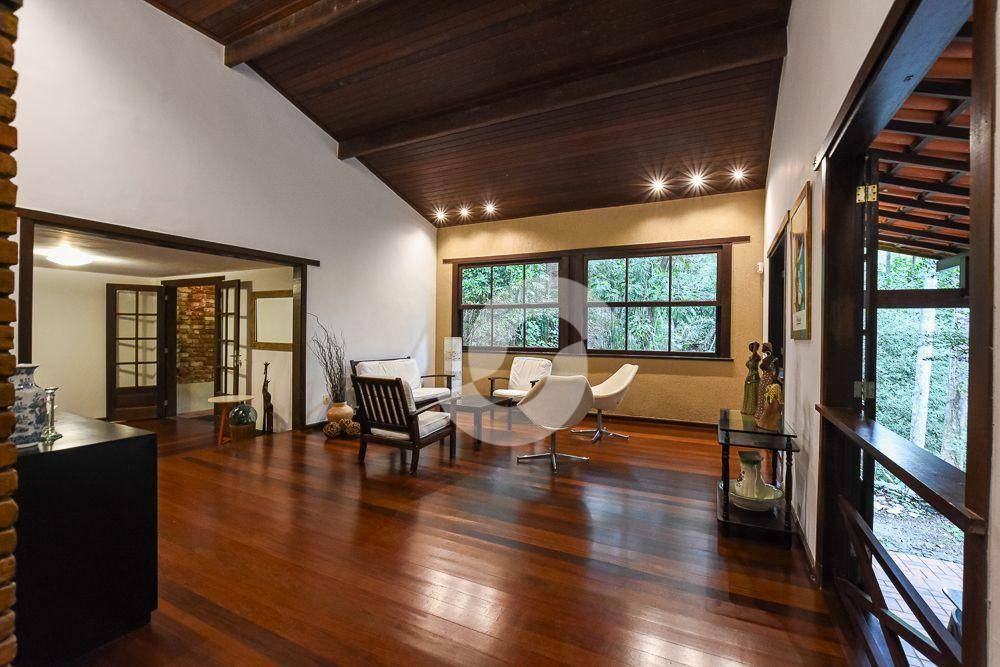 Casa à venda com 4 quartos, 579m² - Pendotiba,Niterói