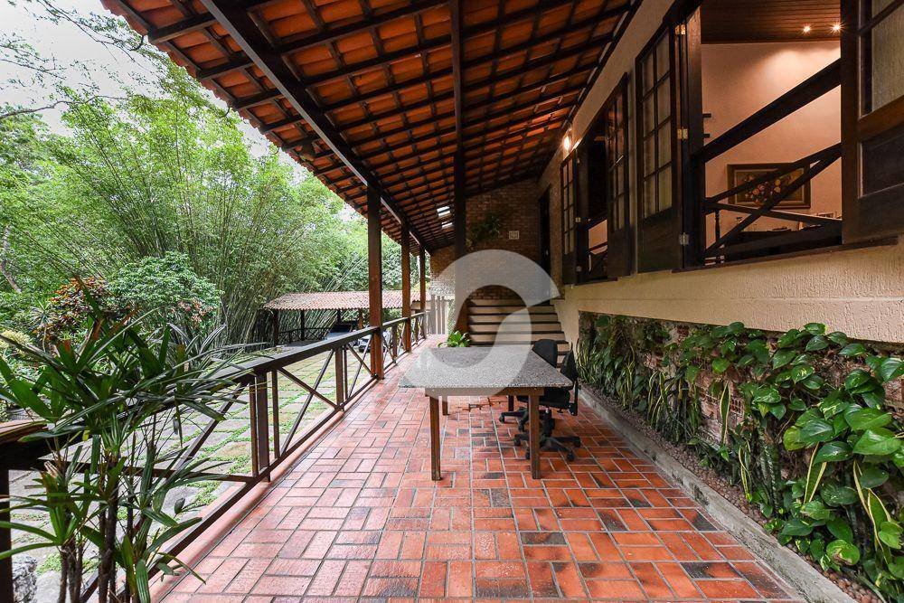 Casa à venda com 4 quartos, 579m² - Pendotiba,Niterói