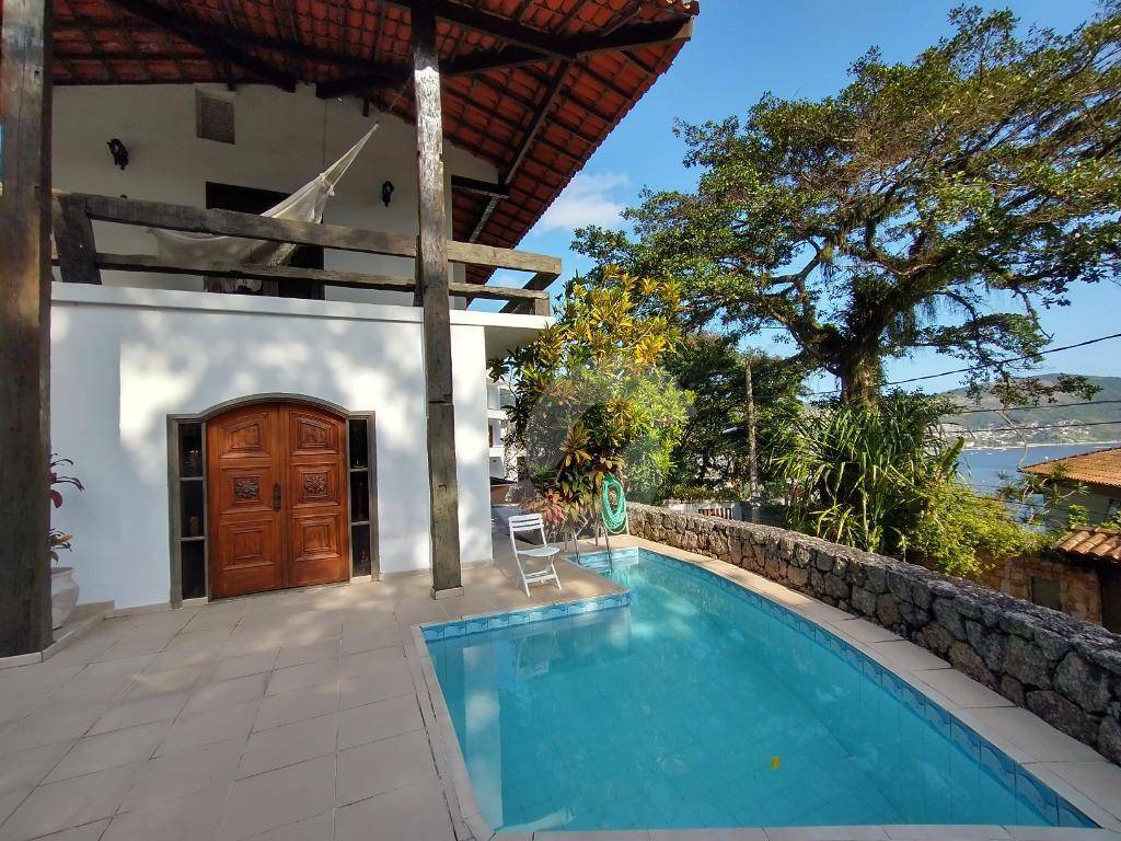 Casa à venda com 3 quartos, 250m² - São Francisco,Niterói