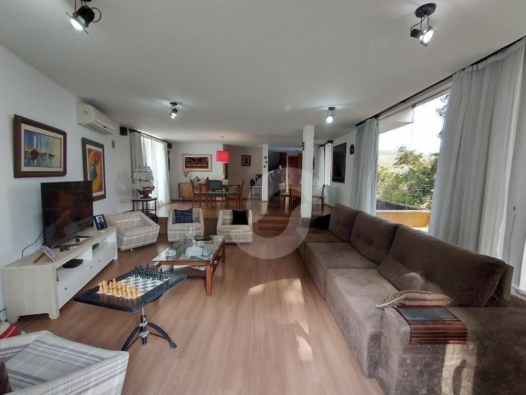 Casa à venda com 3 quartos, 250m² - São Francisco,Niterói
