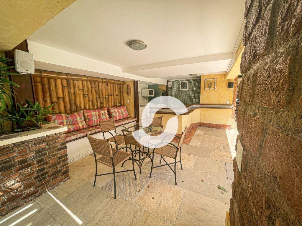 Casa à venda com 4 quartos, 540m² - São Francisco,Niterói