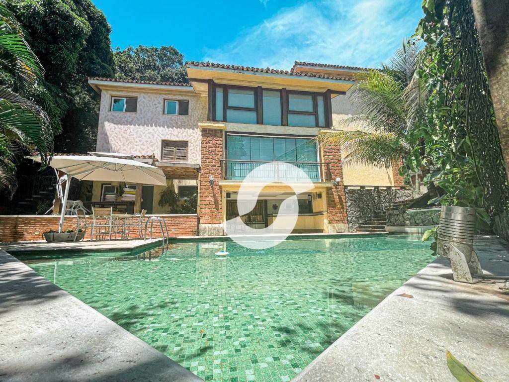 Casa à venda com 4 quartos, 540m² - São Francisco,Niterói