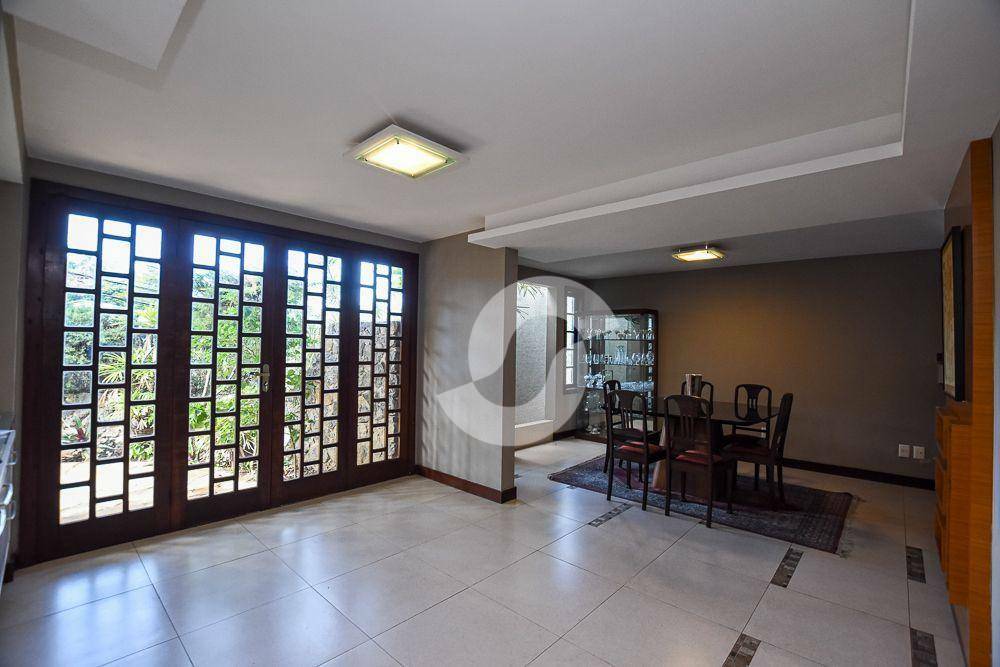 Casa à venda com 7 quartos, 250m² - Itaipu,Niterói