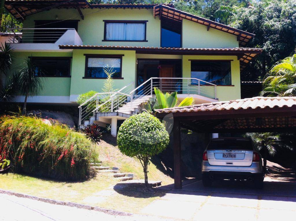 Casa à venda com 3 quartos, 215m² - Pendotiba,Niterói