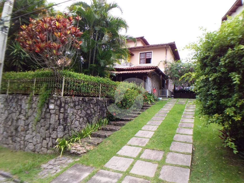 Casa à venda com 4 quartos, 144m² - Badu,Niterói