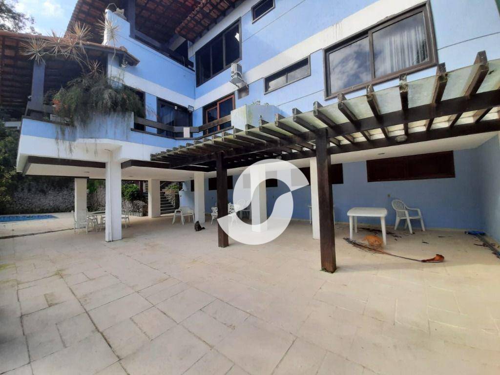 Casa à venda com 5 quartos, 750m² - Itaipu,Niterói