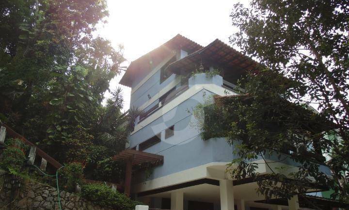 Casa à venda com 5 quartos, 750m² - Itaipu,Niterói