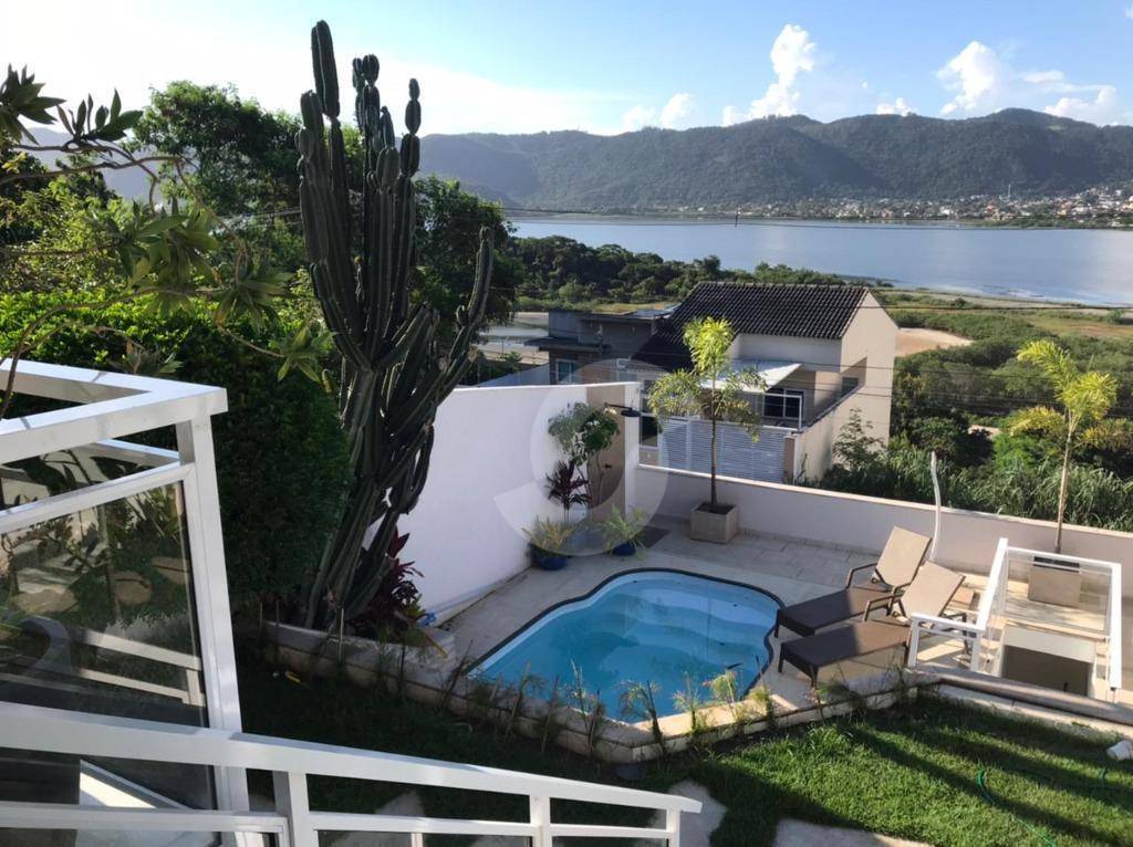 Casa à venda com 3 quartos, 450m² - Camboinhas,Niterói